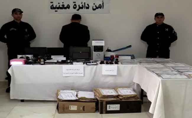 الإطاحة بشبكة إجرامية تحترف التزوير والنصب عبر مواقع التواصل بتلمسان