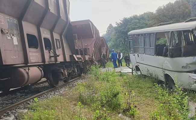 اصطدام قطار بحافلة يخلف 23 مصابا بجيجل