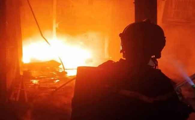 احتراق شقة يخلف مصرع طفلين و9 مصابين بوهران