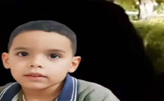 الكلاب الضالة تنهي حياة طفل بريء بالجلفة