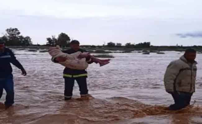 مياه الأمطار تحاصر طفلا بباتنة