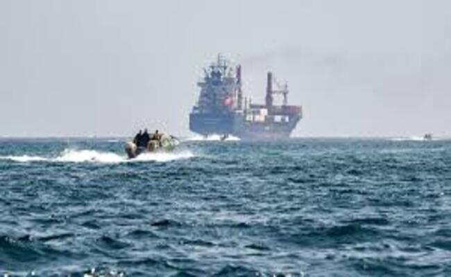 ترامب يهدد بتفجير محطات الطاقة والجسور إن لم يُفتح مضيق هرمز