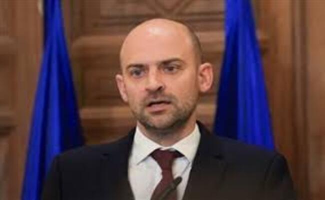 باريس: المضائق ملكية دولية ولا يحق لأحد إغلاقها