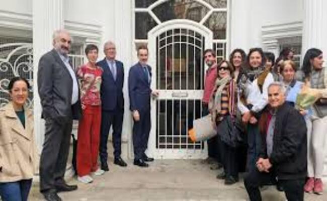 إسبانيا وأذربيجان تعيدان فتح سفارتيهما في طهران