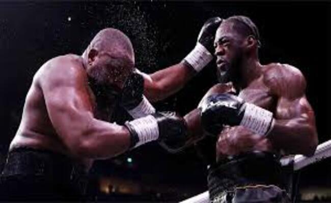 “أنا آسف…أحبك”…ملاكم يوجه كلمات غريبة لمنافسه قبل أن يُسقطه بالضربة القاضية