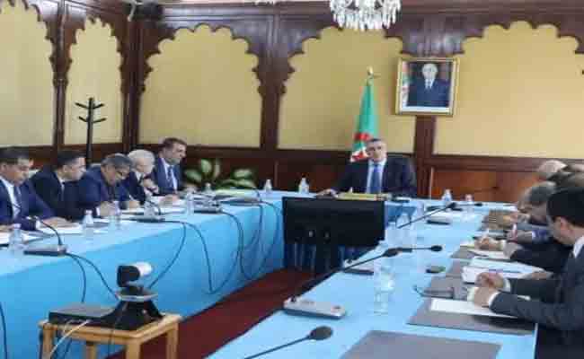 بوزقزة يسدي تعليمات لاستمرارية التزويد بالمياه وضمان مداومة فعالة أيام العيد