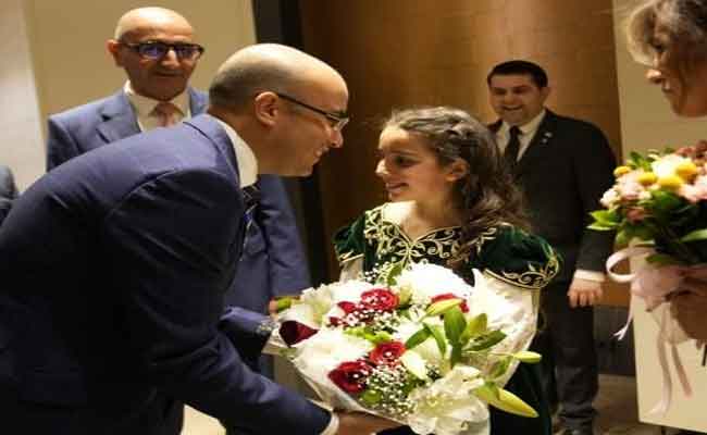 شايب يعقد لقاء مع أفراد الجالية الوطنية بإسطنبول