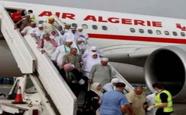 شروع الحجاج الجزائريين في العودة إلى أرض الوطن بداية من اليوم