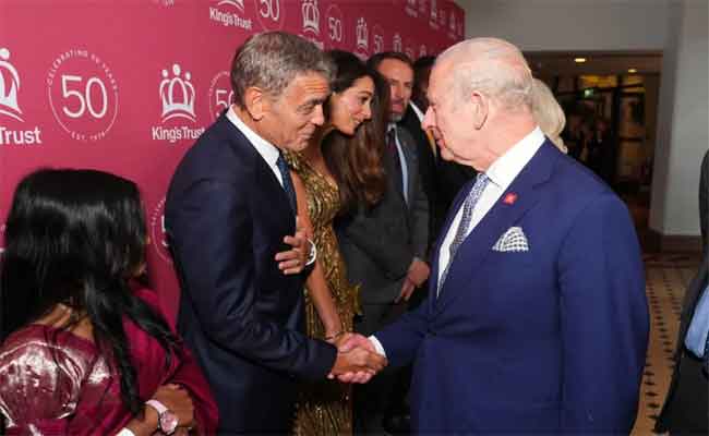 جورج كلوني وزوجته في ضيافة الملك تشارلز…وأمل كلوني تثني على رائحة عطر الملكة كاميلا