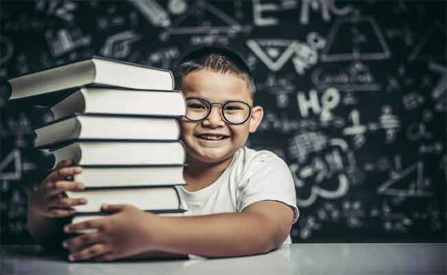 هل يتمتع طفلكِ بالذكاء فعلياً؟…7 علامات لا يلاحظها أغلب الآباء!