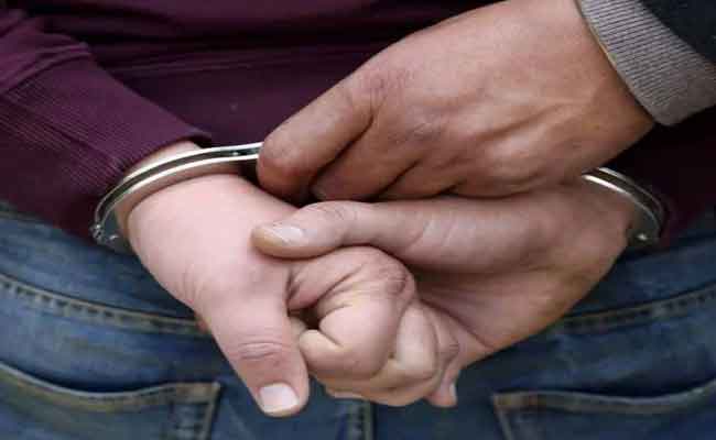 فيديو متداول يطيح بشخص اعتدى على مواطن وسرق هاتفه بمستغانم