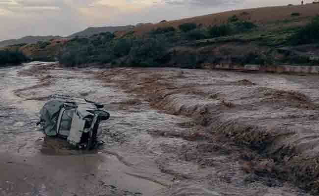 انجراف سيارة بسبب السيول يخلف 5 قتلى بالمسيلة