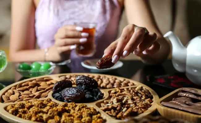 كيف يغير التمر تجربة الولادة في حال تناوله في أسابيع الحمل الأخيرة؟