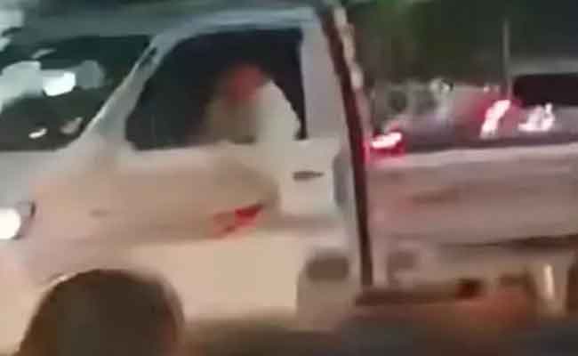 توقيف سائق شاحنة قام بمناورات ليلية خطيرة على الطريق بالبليدة