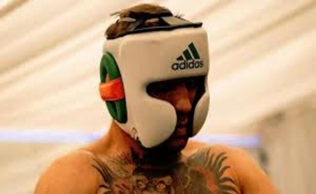 رسمياً…كونور مكغريغور يعود للحلبة في “UFC 329” بمواجهة نارية ضد ماكس هولواي