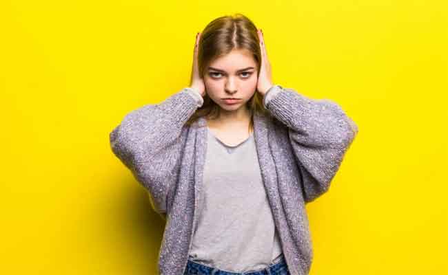 للآباء: 10 أسئلة مُحرجة يخجل المراهق من طرحها وإجاباتها العلمية