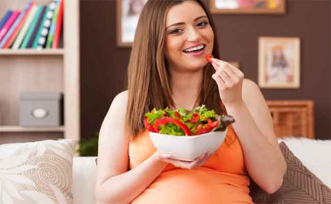 دليل متكامل للحامل: إرشادات غذائية لكل ثلثٍ من الحمل…وأطعمة يُفضل تجنبها