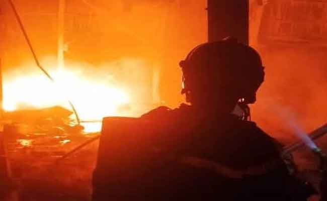 اندلاع حريق في طاولات لبيع الأفرشة والأواني يخلف إصابة امرأة بعين الدفلى