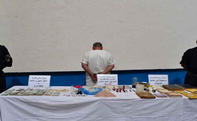 الإطاحة بمشعوذ متلبس بطقوس السحر والشعوذة بمستغانم