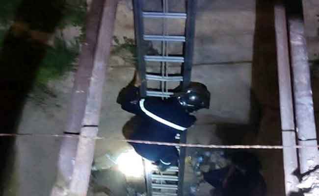 إخراج شخصين علقا داخل بئر جاف في تبسة