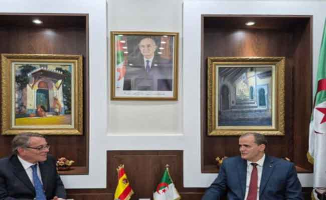 رزيق يستقبل السفير الاسباني