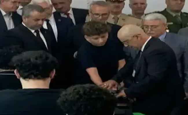 سعداوي يؤكد من تيزي وزو أن انطلاق امتحان البكالوريا جرى في ظروف ممتازة
