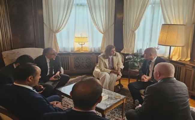 سايحي يجري محادثات ثنائية مع نظيرته السورية