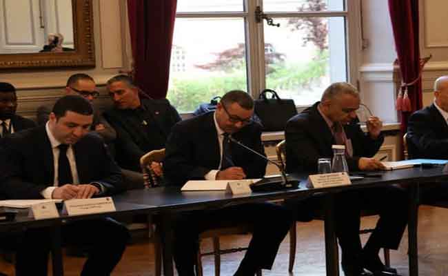 سعيود يترأس رفقة نظيره الفرنسي جلسة عمل موسعة