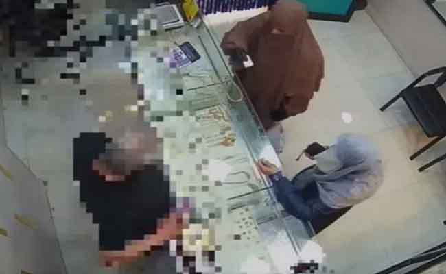 توقيف عشريني تنكر في زي نسائي لسرقة مجوهرات بسطيف
