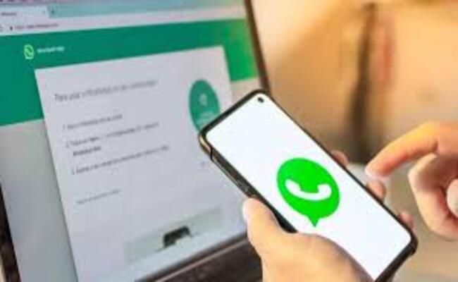 على طريقة “فيسبوك”…ميزة النقطة الخضراء تصل إلى “واتساب”