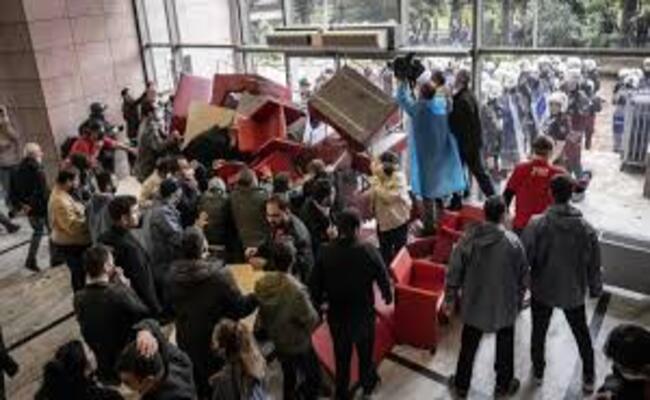 الحزب على شفا الانقسام…تصدع جناحي “الشعب الجمهوري” التركي