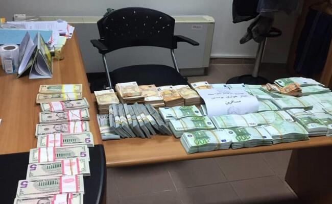 7 سنوات سجنا لأمين صندوق رئيسي بوكالة بنكية صرف أكثر من 28 ألف دولار مزوّرة لصهره