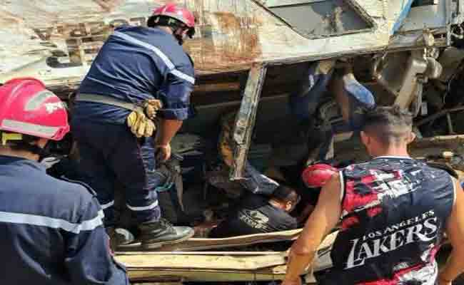فاجعة مرورية تهز الجزائر: 25 قتيلا و44 جريحا ببومرداس