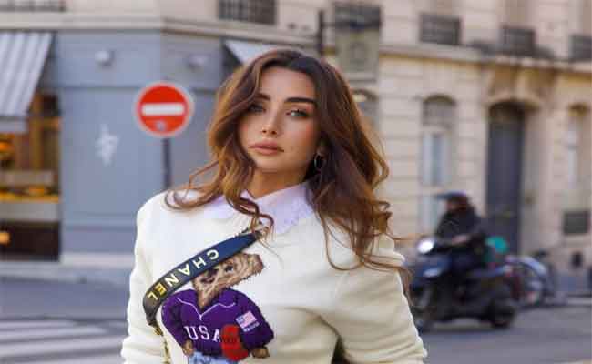 بلغة الإشارة وأغنية أنا ابن مصر…رسالة هنا الزاهد تخطف القلوب