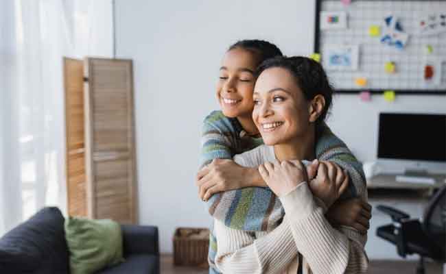 كيف تحافظين على احترام طفلك لذاته دون صراخ أو عصبية؟