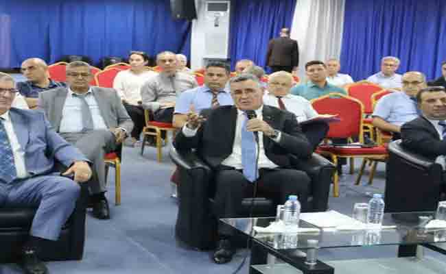 إشراف بوزڨزة على لقاء خصص لعرض مدى تقدم مشاريع تحويل المياه الكبرى