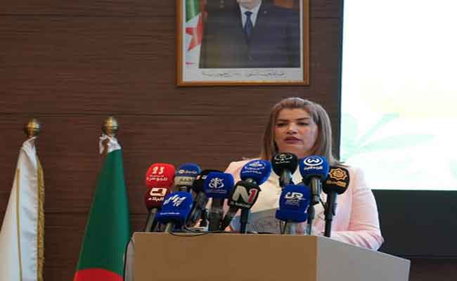 إشراف مولوجي على مراسم الاحتفال باليوم الوطني للطفولة