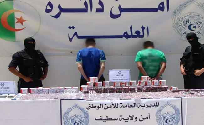 الإطاحة بشخصين متلبسين بأزيد من 10 آلاف كبسولة من المهلوسات بسطيف