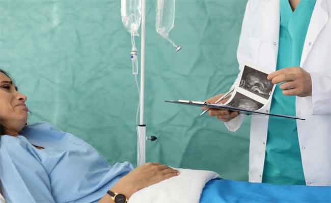 تساؤلات شائعة وقصص واقعية لأمهات عانين من الإجهاض الصامت