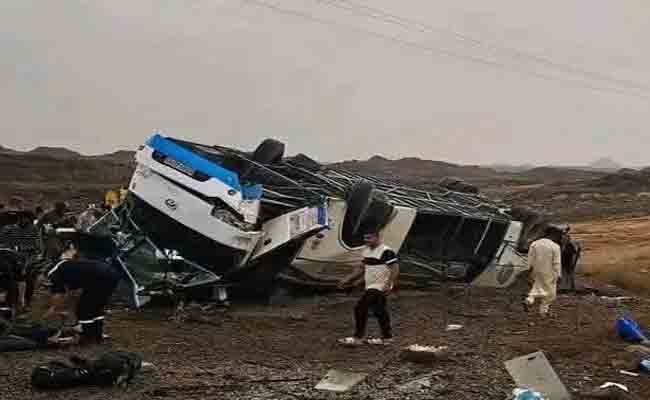 انقلاب حافلة لنقل المسافرين يخلف 4 وفيات و20 جريحا بتمنراست