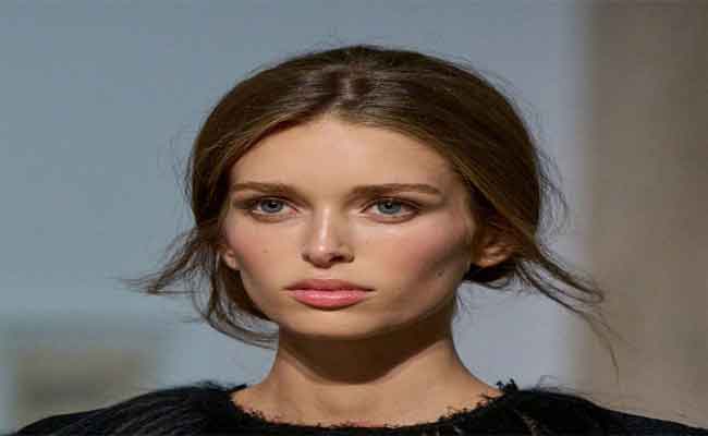 شمس البارودي تستعيد ذكريات الطفولة بصورة نادرة بملابس البحر
