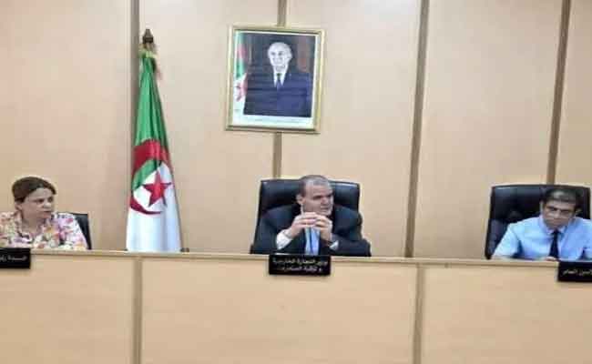 رزيق يترأس اجتماعا لدراسة مشروع إنشاء منصات لوجستية للتصدير