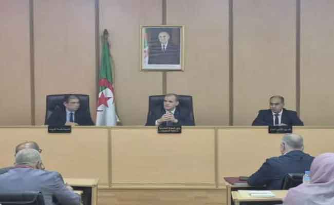 رزيق يترأس اجتماعًا تقييميًا مع المصدّرين الجزائريين المشاركين في المعارض الدولية