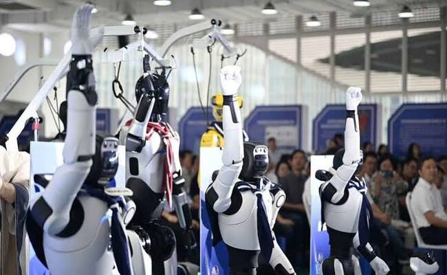 الصين تفتتح أول مدرسة لتدريب الروبوتات على مهارات بشرية…