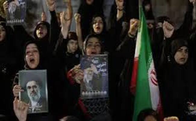 “بذخ” ومخاوف أمنية…إيرانيون يعزفون عن حضور مراسم تشييع خامنئي
