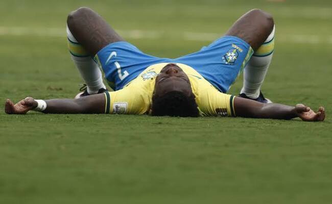 فينيسيوس يكسر صمته بعد الخروج الكارثي للبرازيل من كأس العالم…
