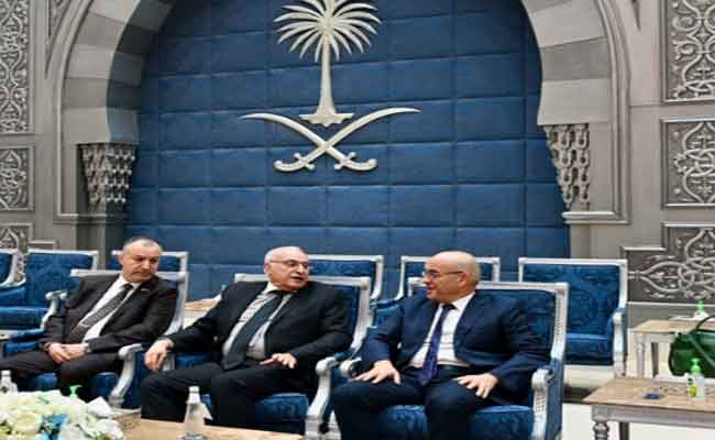عطاف يحل بالسعودية للمشاركة في أشغال الدورة الاستثنائية لمنظمة التعاون الإسلامي
