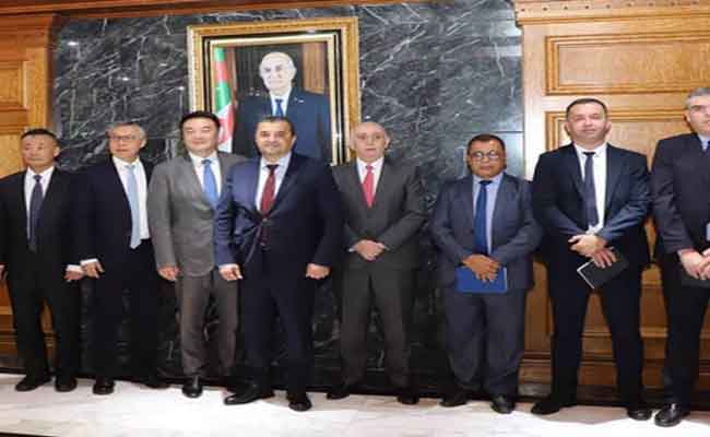 عرقاب يستقبل وفدا عن مجمع “باوو” الصيني للصلب