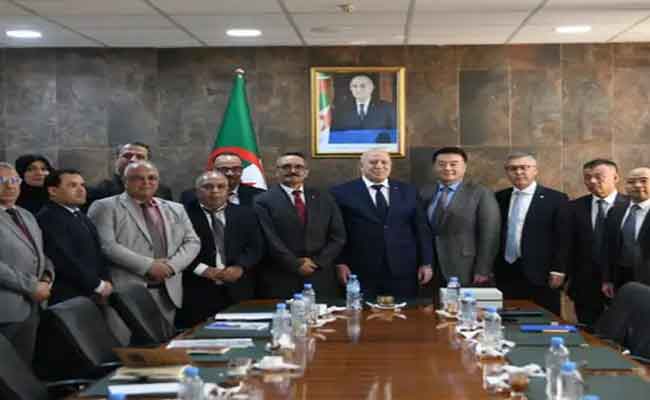 بشير يعقد لقاء مع وفد عن مجموعة (China Baowu Steel Group)