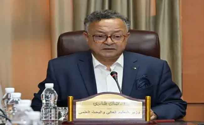 بداري يجتمع بالطاقم الإداري والبيداغوجي لجامعة العلوم والتكنولوجيا هواري بومدين